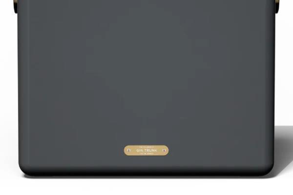 GT_OG_03_-_Plaque_1600x1067_WEB.webp Gin Trunk / Oyster Grey